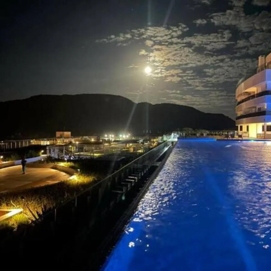 Cobertura Spa - Mirante Home Club - 3 Suites - 8 Pessoas - 50M Praia Florianopolis Brazil